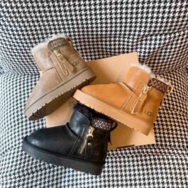 UGG - Kids Boots with Side Zipper