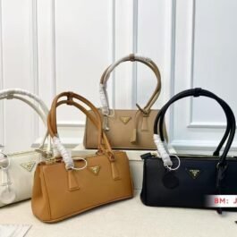 Prada - Galleria Medium Handbag