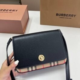 Burberry - Shoulder bag in 2 Colors