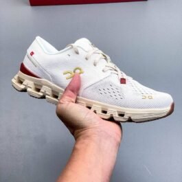 On Cloud - X4 Sneakers in 2 Colors