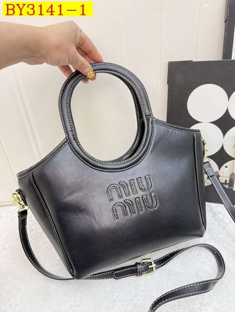 Miu Miu - Ivy Shoulder bag size 34x22x12 cm