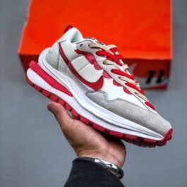 Nike - Sacai x Nike Vaporwaffle sesame and blue void and other colors