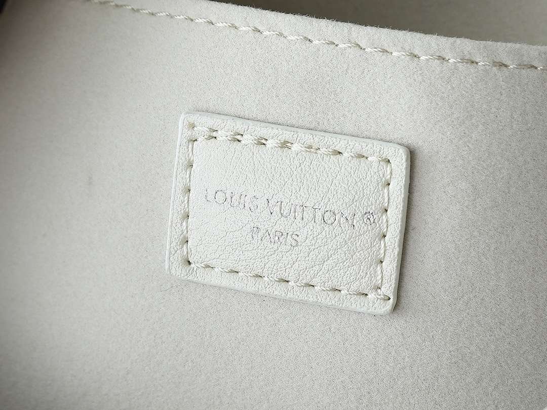 Louis Vuitton - Speedy Cargo Shoulder Bag size 28X17X12 in 2 Colors - Image 10