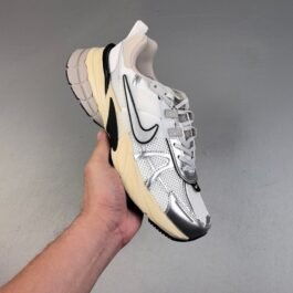 Nike - V2K Run Unisex Running Shoes in 19 Colors