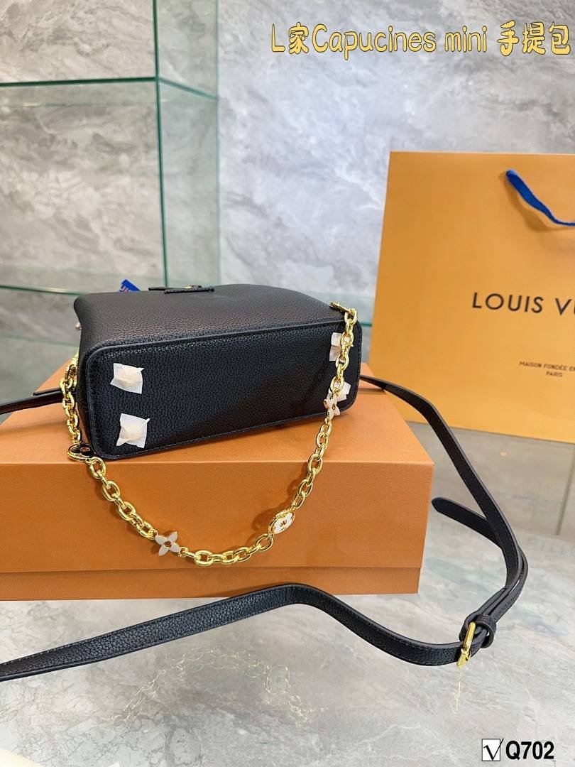 Louis Vuitton - Capucines Mini Handbag in 3 Colors – Bild 14
