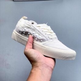 Vans - Vault Knu-Skool VR3 LX Sneakers in 8 Colors