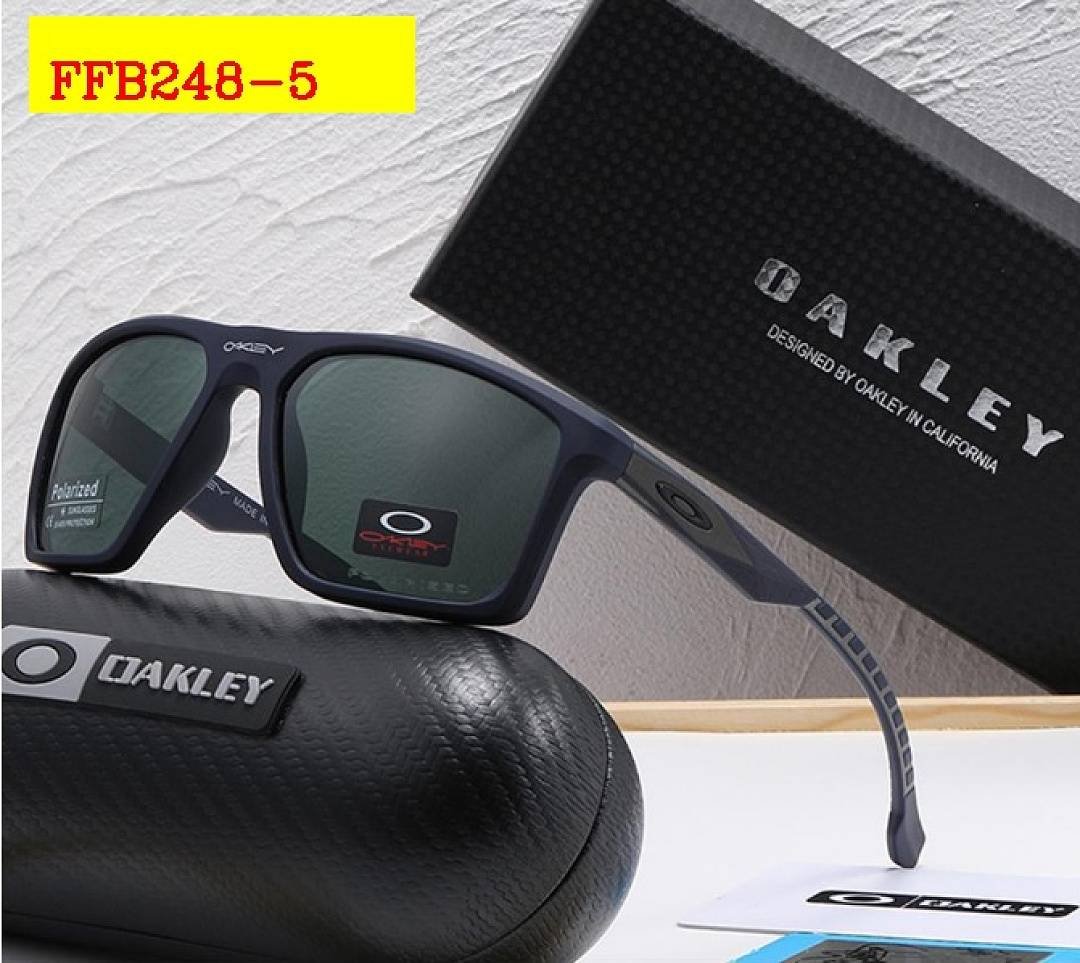 Oakley - Lunettes de Soleil Rectangulaires en 6 Coloris – Image 6