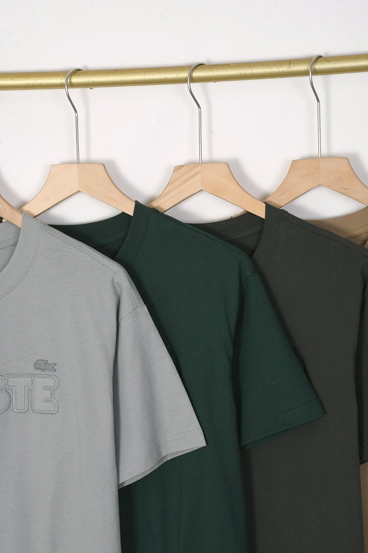 Lacoste - Crew Neck T-Shirt with Embossed Logo in 9 Colors – Bild 15