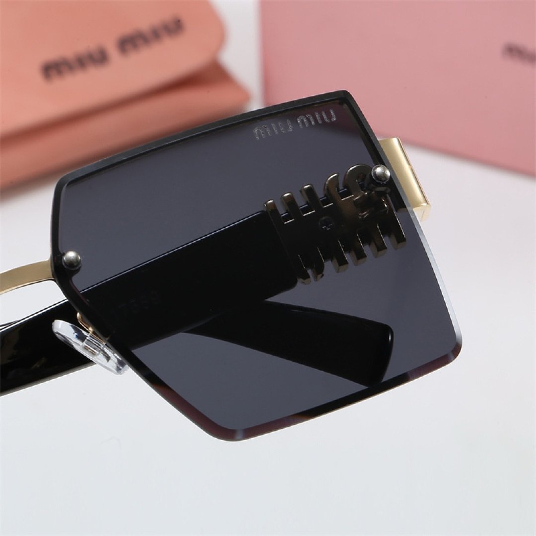 Miu Miu - Übergroße quadratische Sonnenbrille mit Fade-Linsen-Farbverlauf in 5 Farben – Bild 8