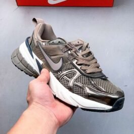 Nike - V2K Run Running Shoes in 19 Colors