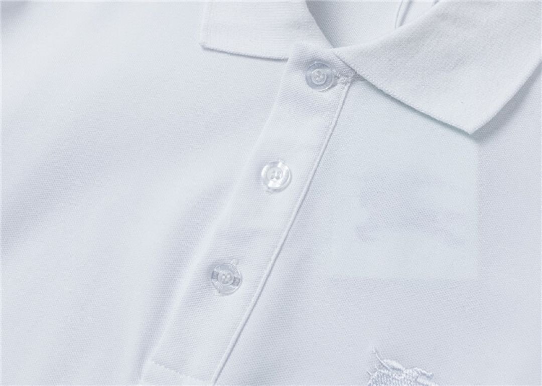 Burberry – Set of Men’s White Shorts and Polo Shirt - Image 2
