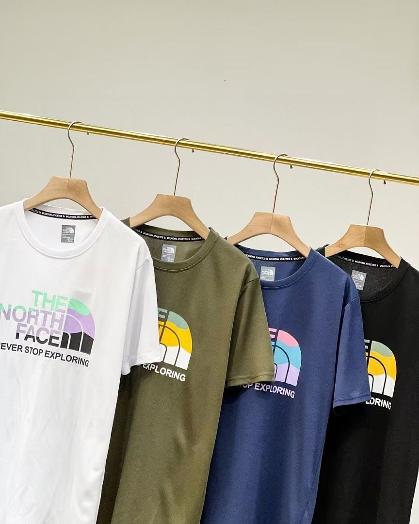 The North Face - Camiseta Front Logo en 4 Colores