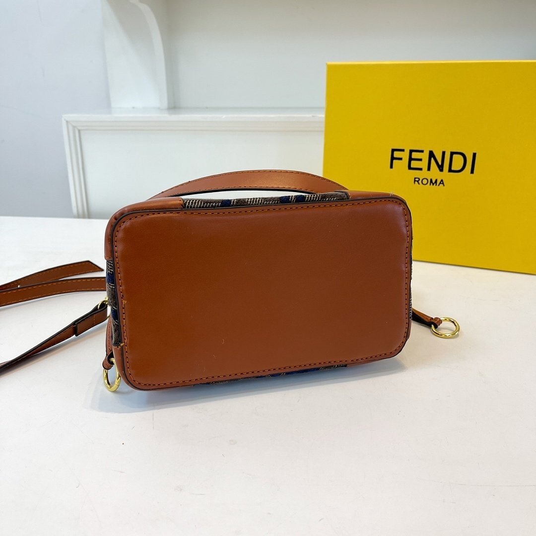 Fendi - Shoulder Bucket Bag size 21X19X12 cm in 3 Colors - Image 5