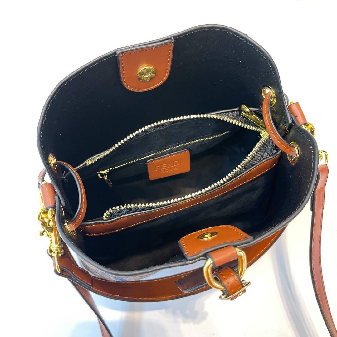 Fendi - Shoulder Bucket Bag size 21X19X12 cm in 3 Colors - Image 6
