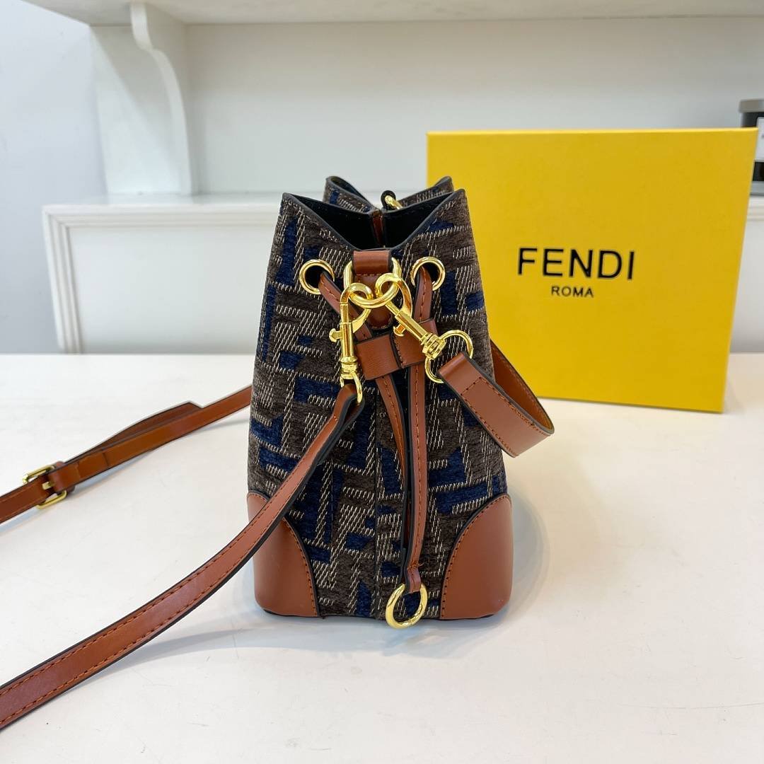 Fendi - Shoulder Bucket Bag size 21X19X12 cm in 3 Colors - Image 7