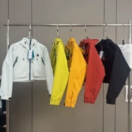 Lululemon - Korte, waterdichte jas met capuchon in 5 kleuren