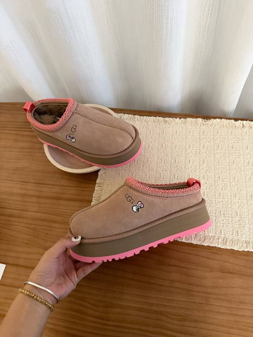 UGG - Tazz Love '25 Pantoffeln in 3 Farben – Bild 9