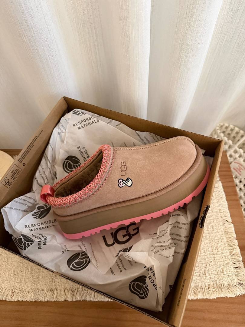 UGG - Tazz Love '25 Pantoffeln in 3 Farben – Bild 10
