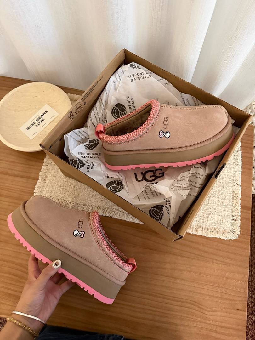 UGG - Tazz Love '25 Pantoffeln in 3 Farben – Bild 12