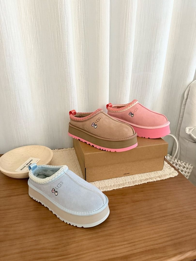 UGG - Tazz Love '25 Pantoffeln in 3 Farben – Bild 13