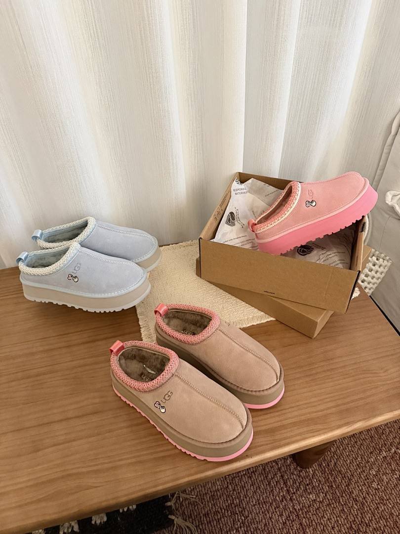 UGG - Tazz Love '25 Pantoffeln in 3 Farben – Bild 15