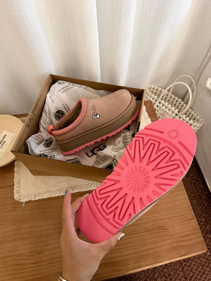 UGG - Tazz Love '25 Pantoffeln in 3 Farben – Bild 16