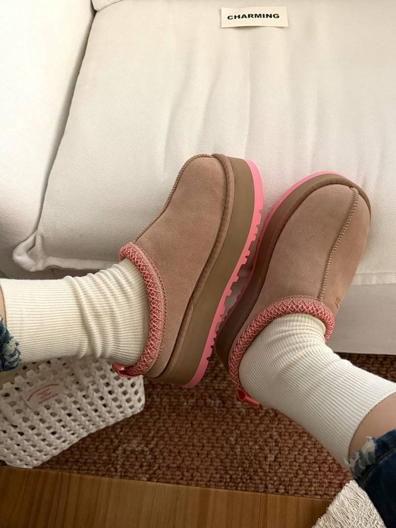 UGG - Tazz Love '25 Pantoffeln in 3 Farben – Bild 19