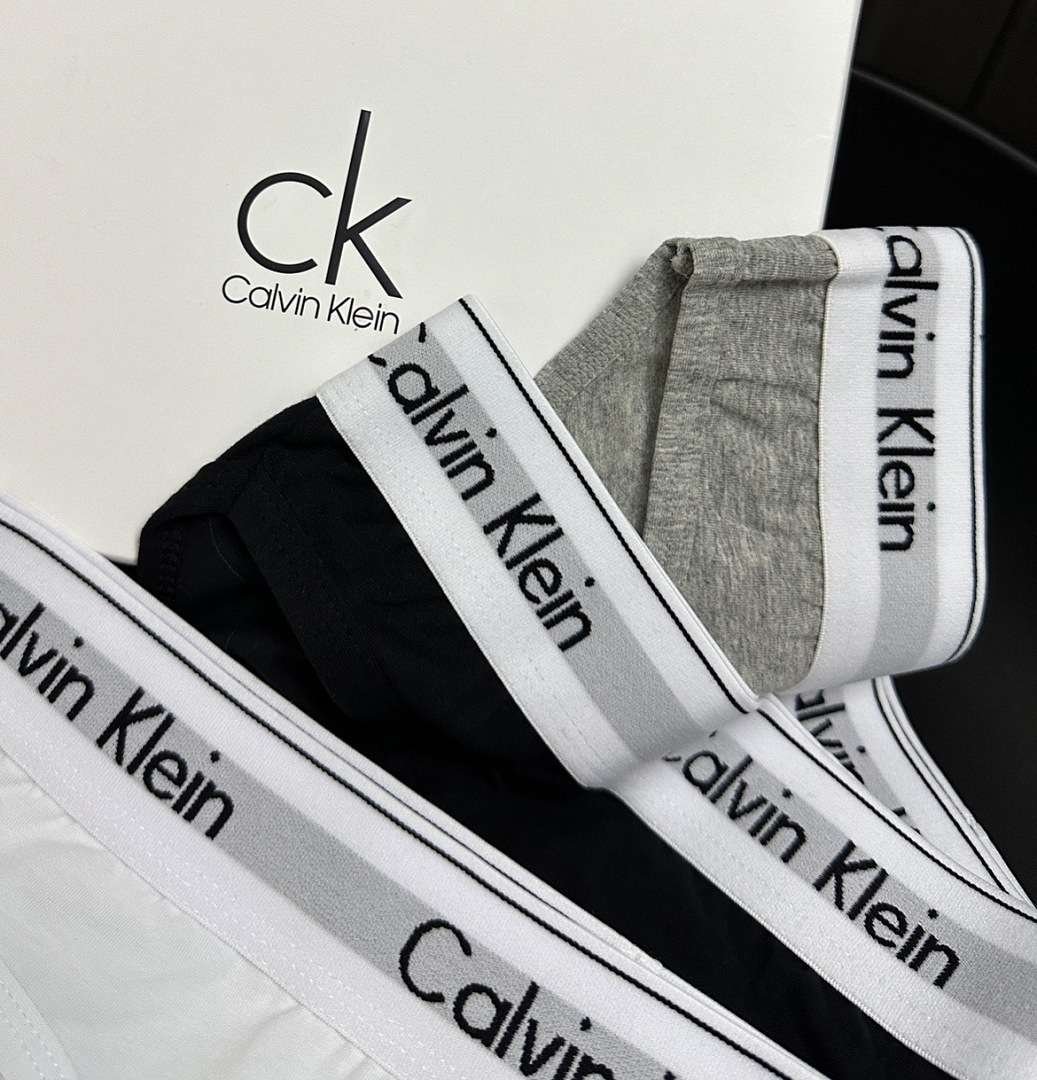 Calvin Klein - Komplet bielizny damskiej w 4 kolorach - obrazek 7