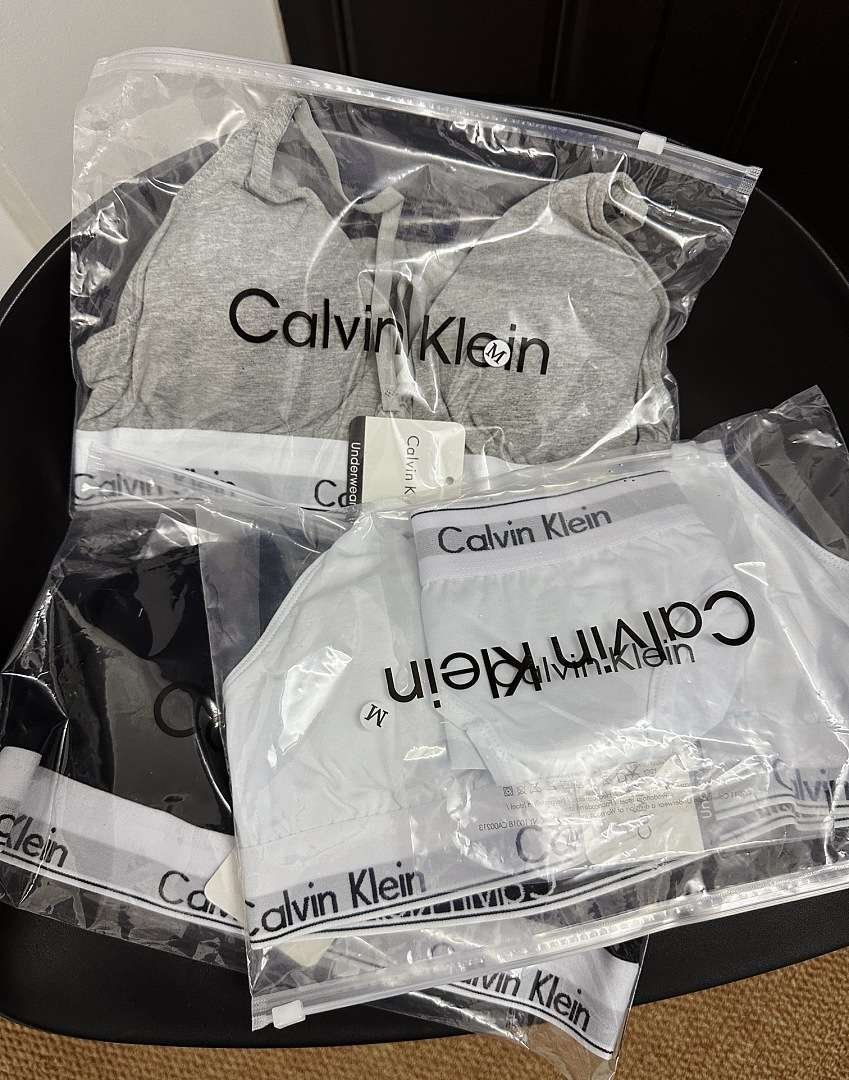 Calvin Klein - Komplet bielizny damskiej w 4 kolorach - obrazek 9