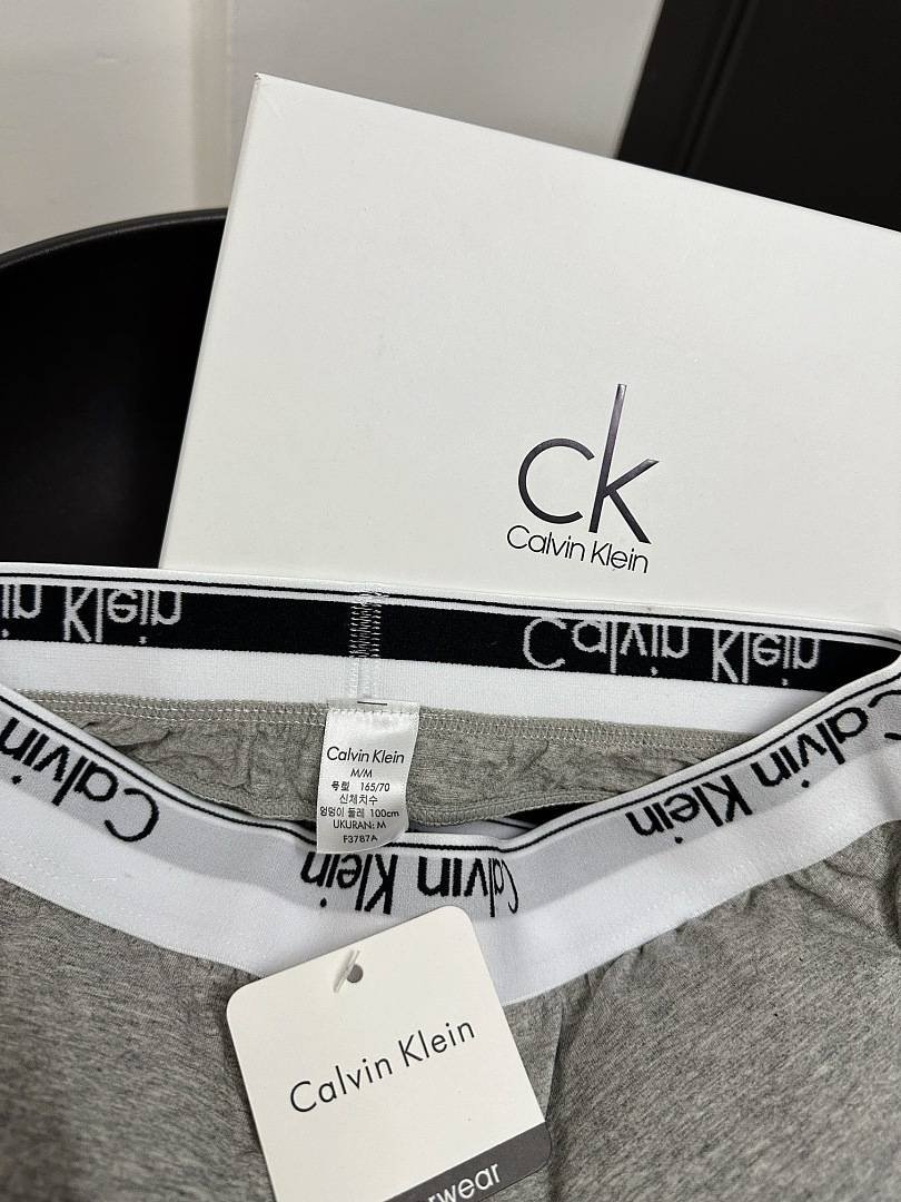 Calvin Klein - Komplet bielizny damskiej w 4 kolorach - obrazek 11