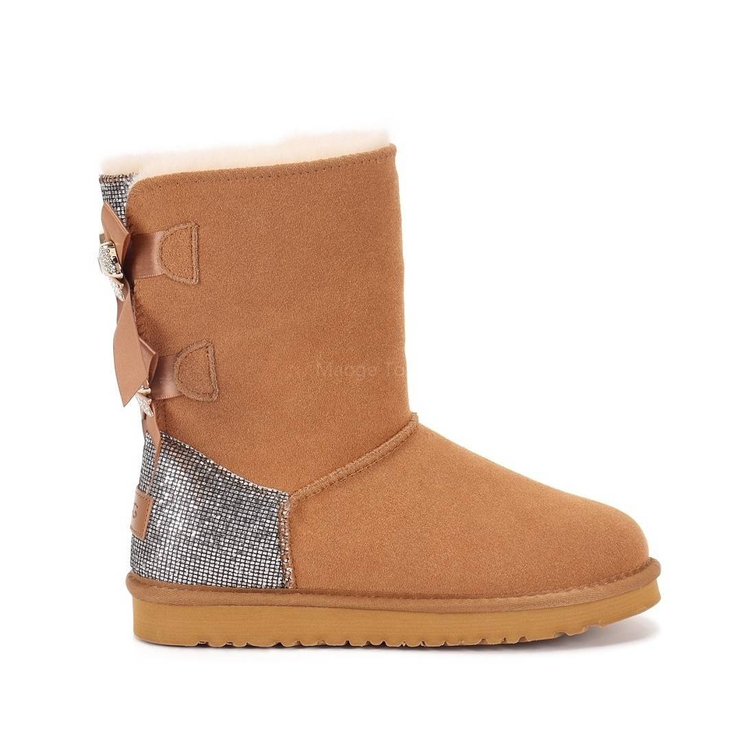 UGG - Stivali Bailey Bow II con tacco impreziosito da cristalli, disponibili in 10 colori - immagine 12