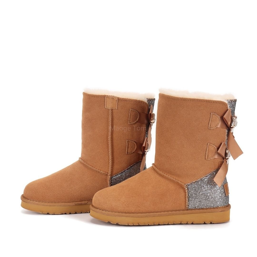 UGG - Stivali Bailey Bow II con tacco impreziosito da cristalli, disponibili in 10 colori - immagine 22