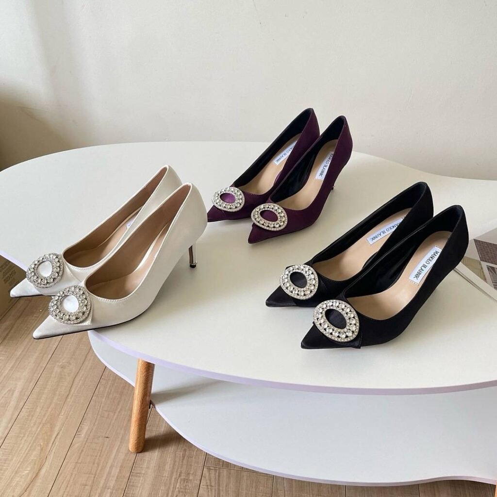 Manolo Blahnik - Pointed-Toe High-Heel Pumps in 3 Colors