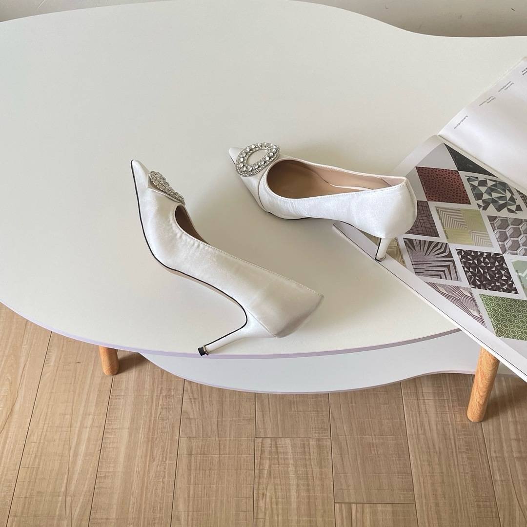 Manolo Blahnik - Pumps met spitse neus en hoge hakken in 3 kleuren - Image 17