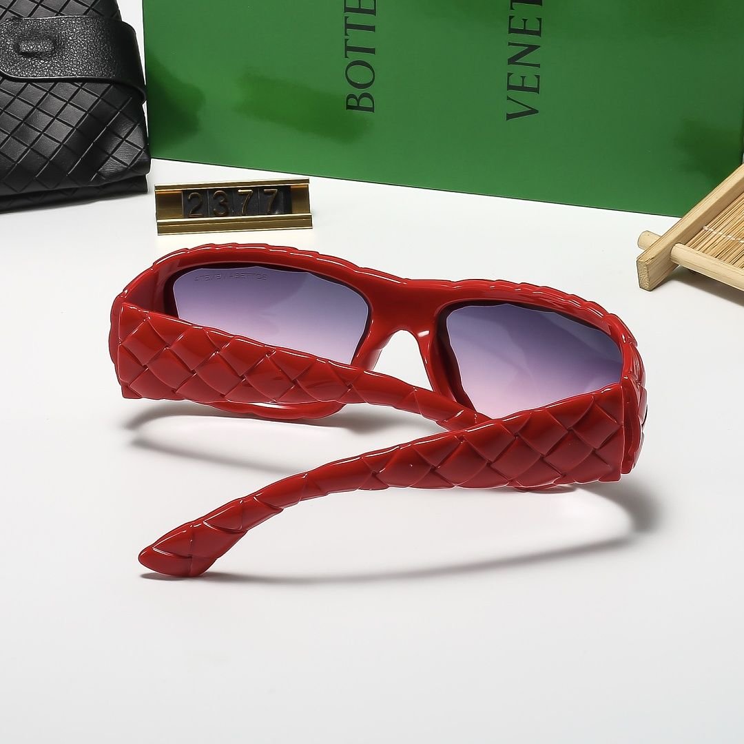 Bottega Veneta - Óculos de sol acolchoados em 6 cores - Imagem 9