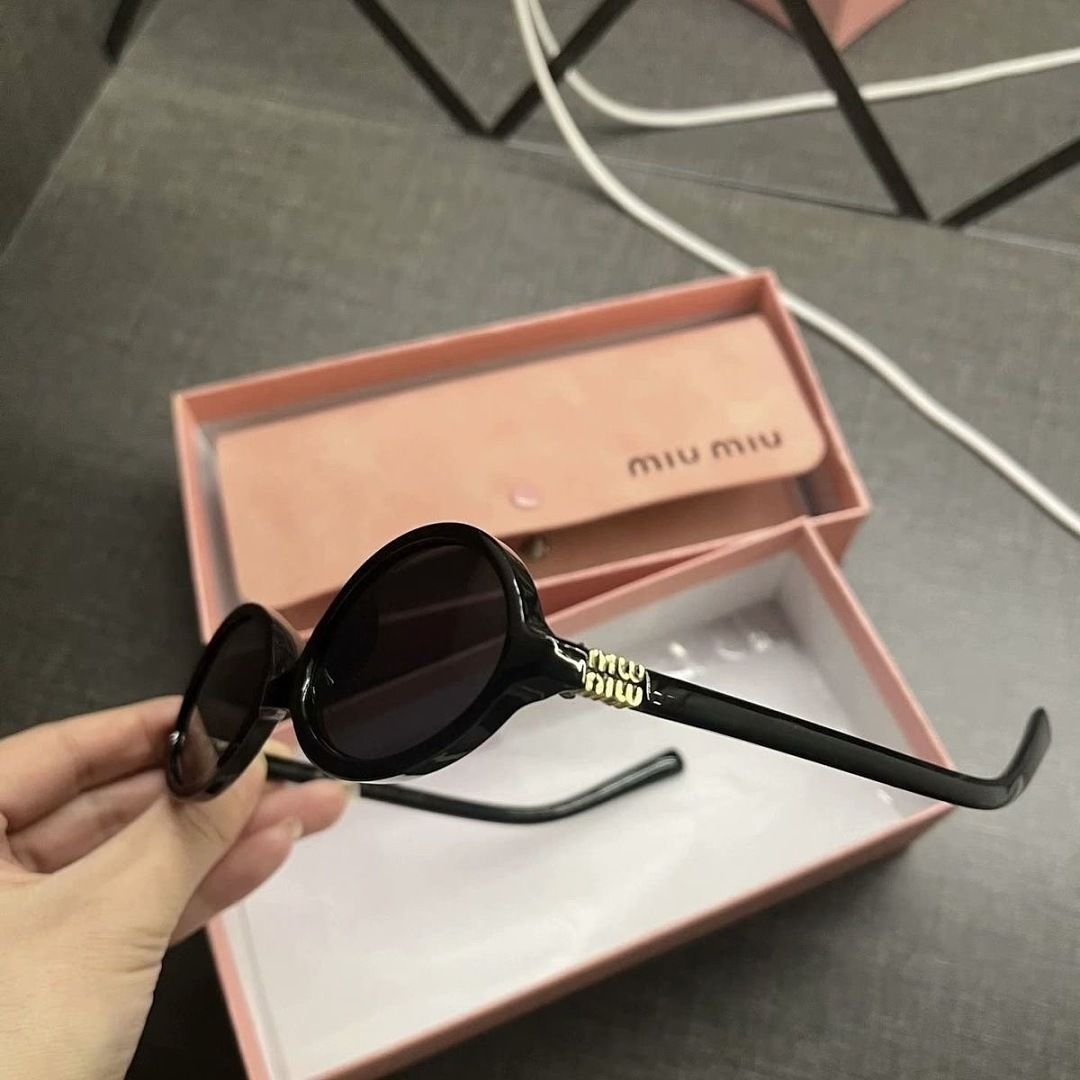 Miu Miu - Oval Sonnenbrille in 3 Farben – Bild 9