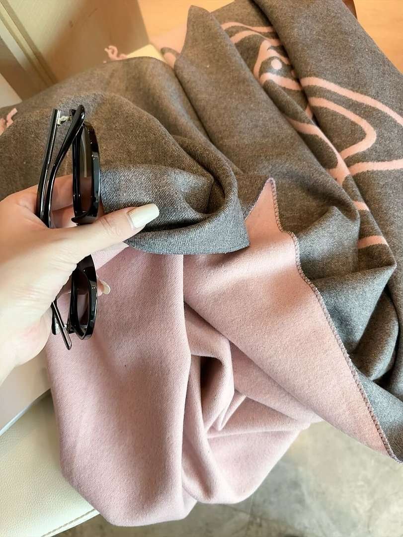 Vivienne Westwood - Sciarpa in cashmere dimensione 65x180cm in 5 colori - immagine 15