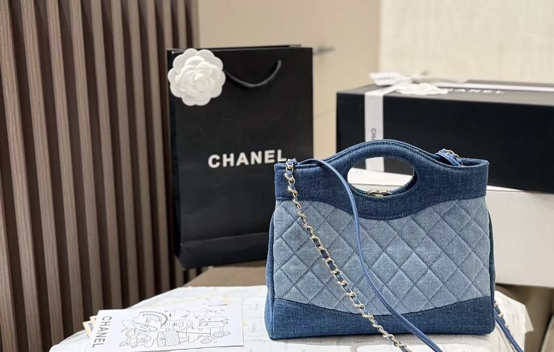 Chanel - Bolso de hombro de denim acolchado - Imagen 4