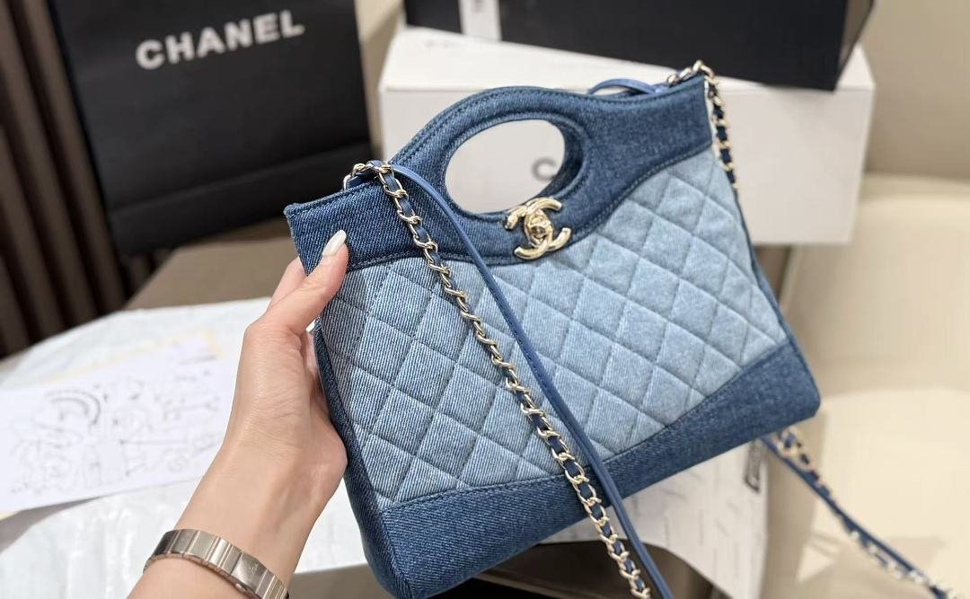 Chanel - Bolso de hombro de denim acolchado - Imagen 6