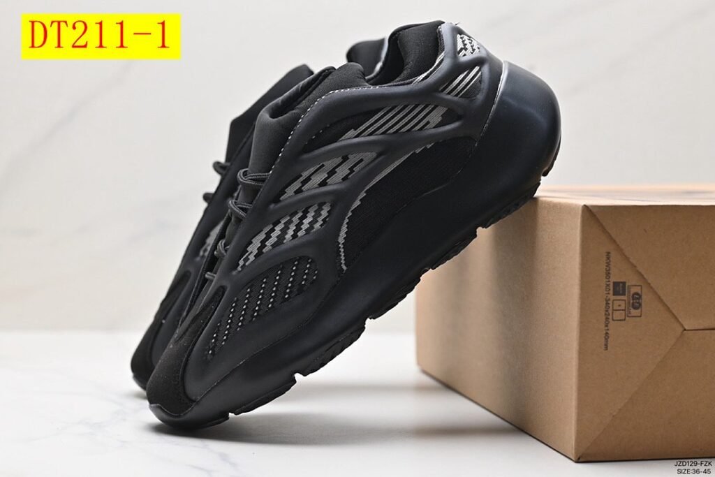 Adidas - Kanye West x Yeezy 700 V3 Kyanite Sneakers in 2 kleuren