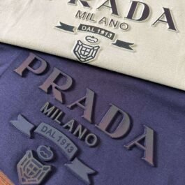 Prada - T-shirt Milano de Gola Careca em 4 Cores