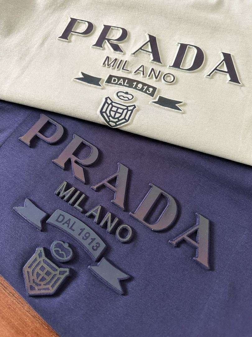 Prada - Milano T-shirt z okrągłym dekoltem w 4 kolorach