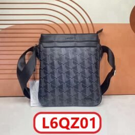 Lacoste - Borsa a tracolla piatta verticale con stampa monogram in 5 colori