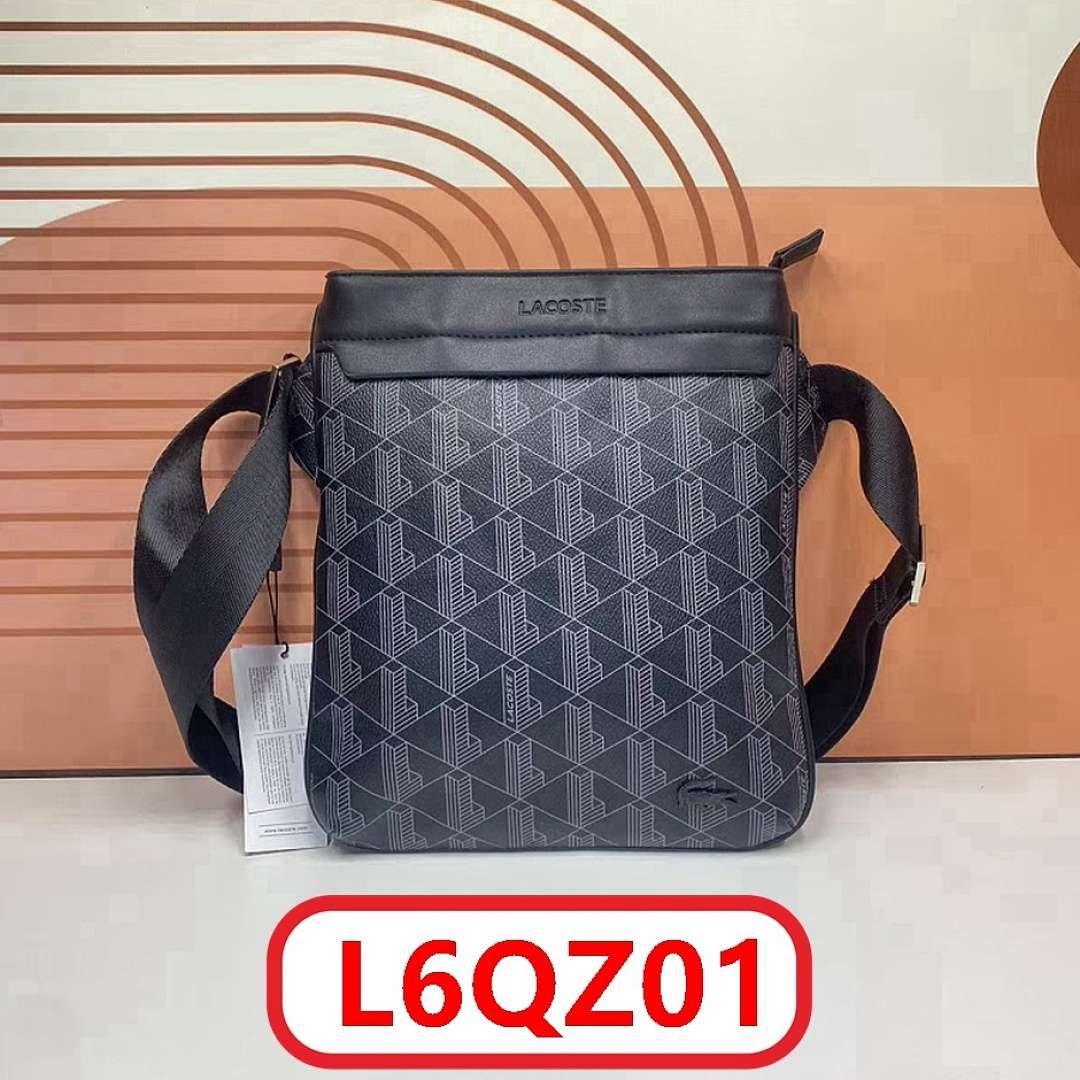 Lacoste - Monogram Print Große Vertikale Flache Crossbody Bag in 5 Farben