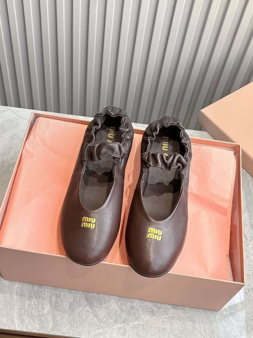 Miu Miu - Sapatilhas Ballerina em Couro Macio em 2 Cores - Imagem 6