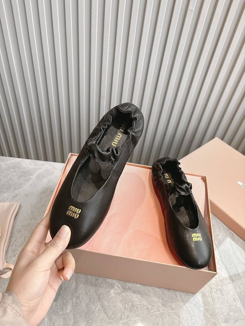 Miu Miu - Sapatilhas Ballerina em Couro Macio em 2 Cores - Imagem 9