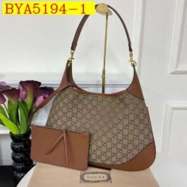 Gucci - Torebka typu hobo z płótna GG Canvas