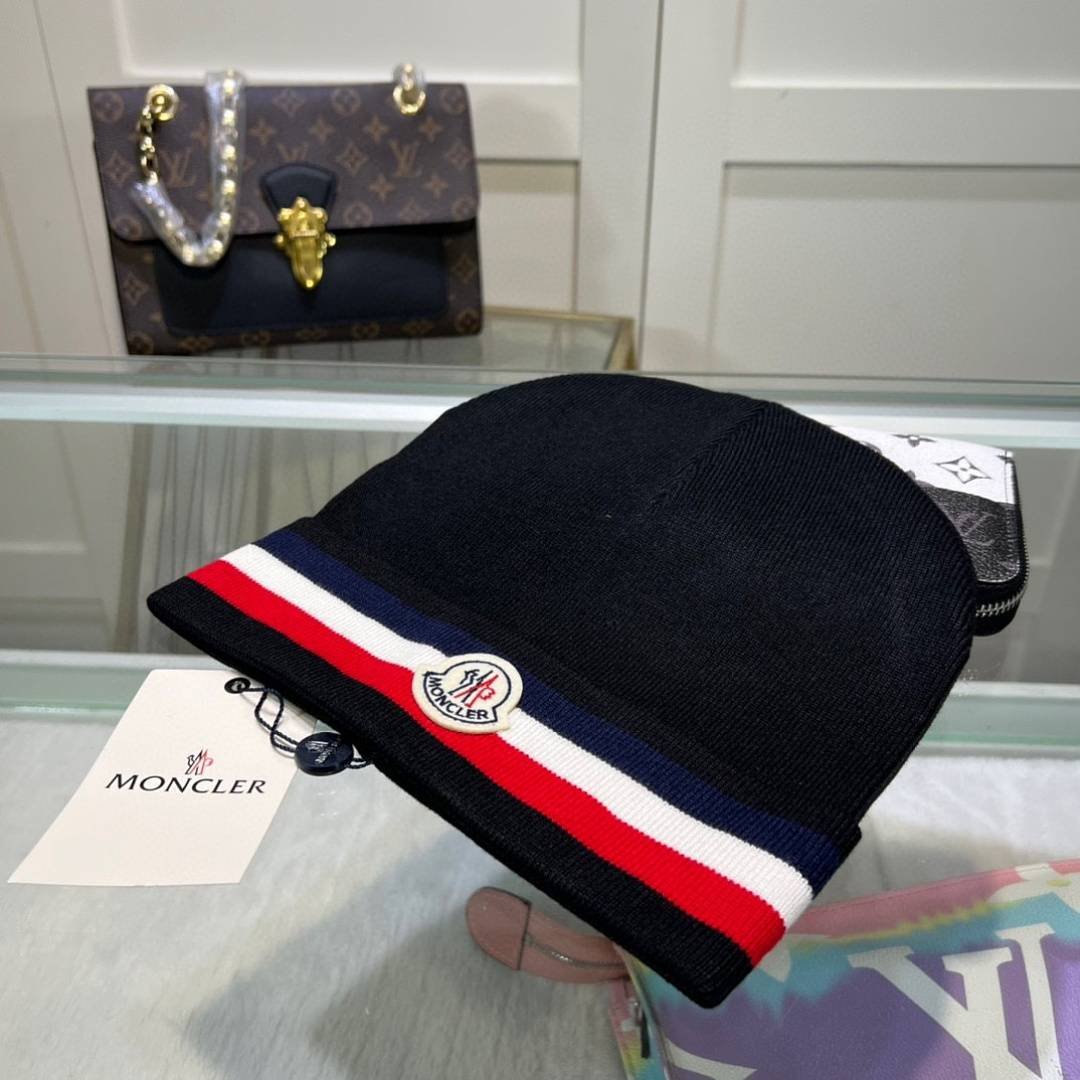 Moncler - Czapka beanie w trójkolorowe paski, 4 kolory - obrazek 4