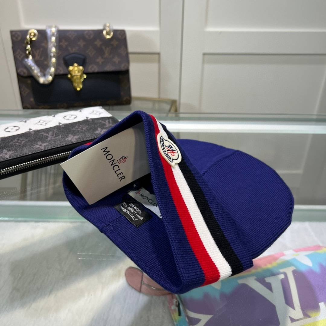 Moncler - Czapka beanie w trójkolorowe paski, 4 kolory - obrazek 7