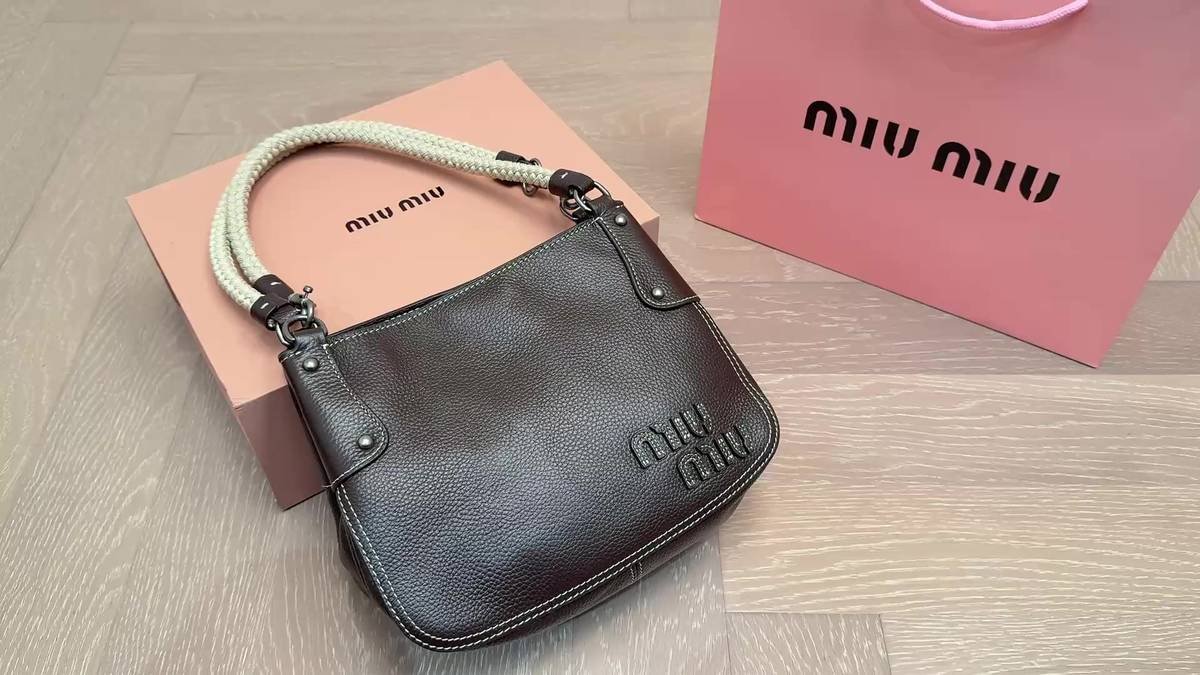 Miu Miu - Shoulder Bag size 25x19cm in 3 Colors - Image 4